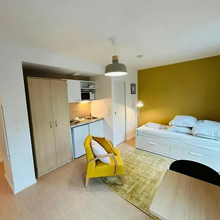 Apartment We Live In R - 101 *
